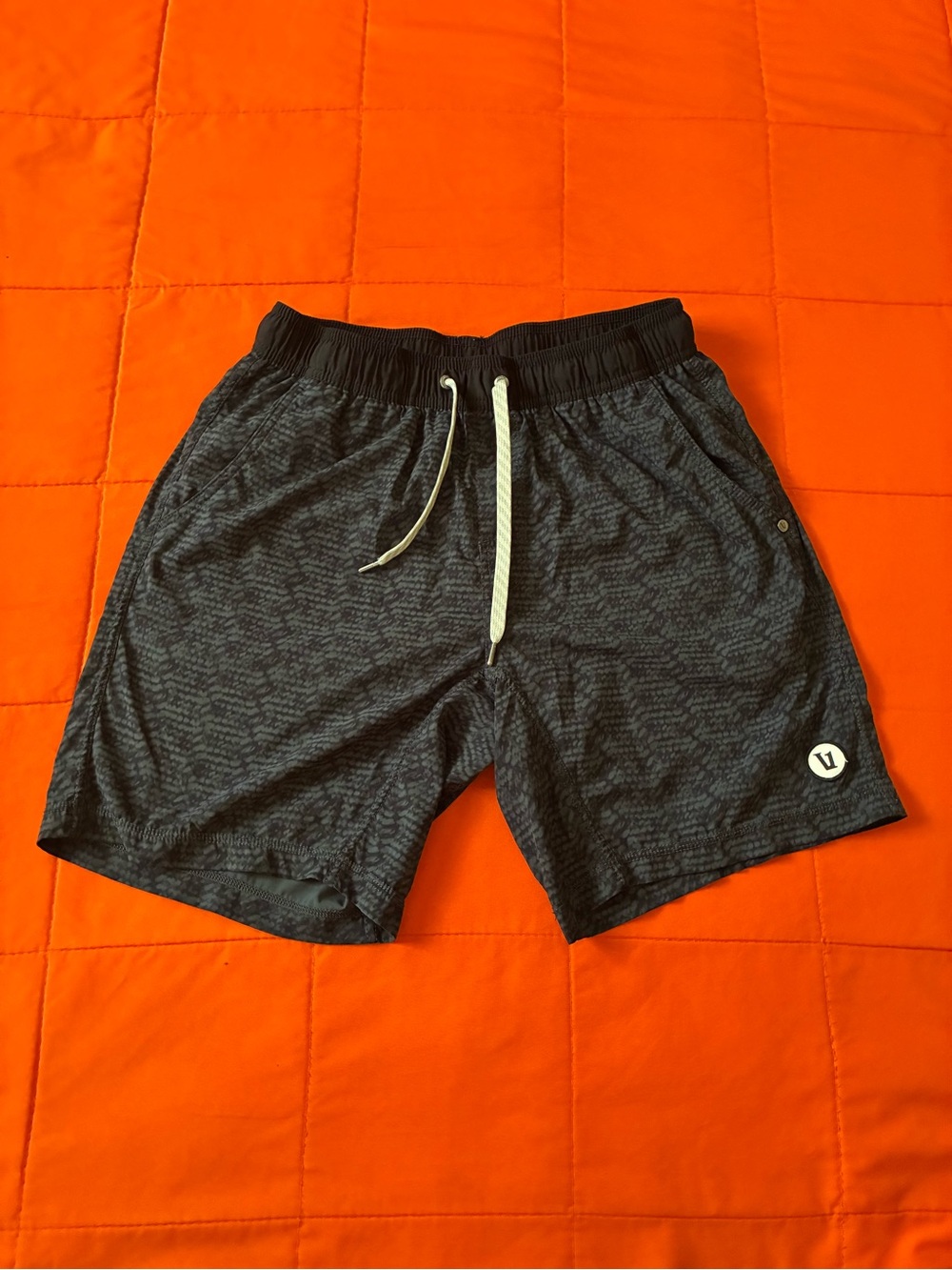 Vuori Kore Shorts Mens Small Gray Drawstring Running Gym Athliesure